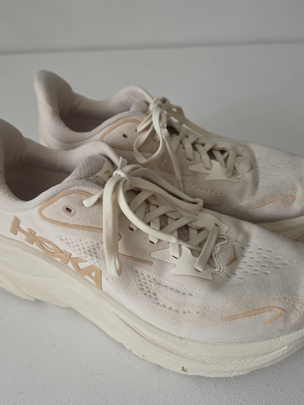 Hoka Women's Clifton 10 sneakers in the Vanilla Birch colorway